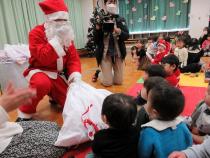 クリスマスプレゼントをもらっています