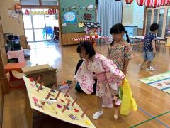 わなげをしています。入るかな？