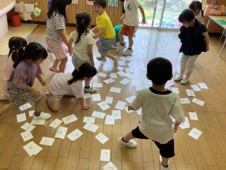 めろん・みかん組で言葉遊びをしています