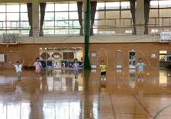 めろん組が縄跳びを跳んでいるところです。