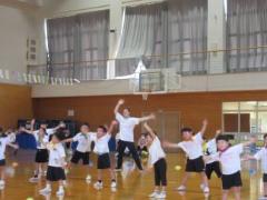 みんなで準備体操をしています。