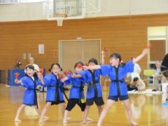 めろん組の子ども達がソーラン節を踊っています。