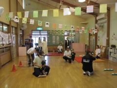 お家の人とサーキット遊びをしています。