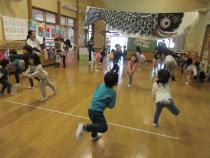 みんなで踊りしているところです