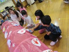 段々大きなこいのぼりが出来上がってきました