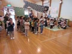 みんなで歌を歌いました。