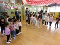 みんなでこいのぼりを歌う