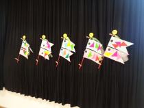 年少さんはのりを使って作りました。