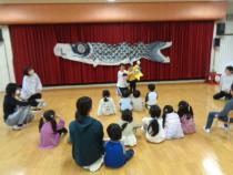 作ったこいのぼりをみんなに紹介しました。