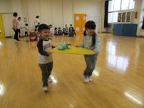 かしわもち運びゲームをしました。