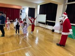 さんたさんとうじょうにおおよろこび