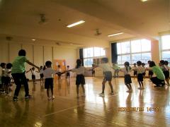 イスラエルのダンスを踊っています。