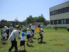 雨の雫に見立てたボールをみんなで集めたよ。