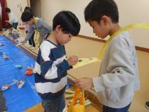 ハンコを押してもらっている