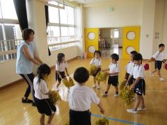 ぽんぽんダンス