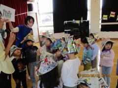 クイズに参加する子ども達