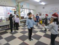 新聞紙ゲームをしています