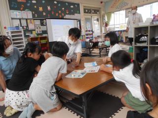 薬剤師の方からお薬の話をきいています