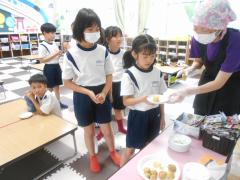 おやつに塩ゆでじゃがいもを頂きました