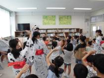 興味深々で楽しんでいます