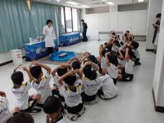 シャボン玉実験を観ます