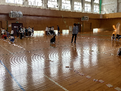 大盛り上がりのチーム対抗のゲーム