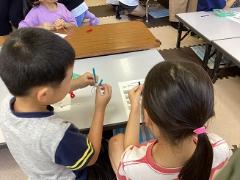 ストラップを作っています