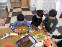 一緒に仲良く遊んでいます