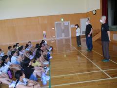 永建寺の方から座禅を教わっています