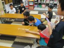 割りばし鉄砲の射的