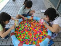 ゴムボールすくい