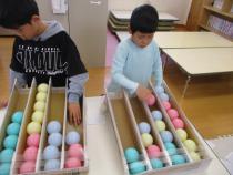 カラーボール並べ