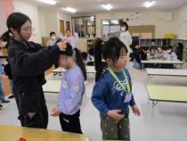 上級生からのプレゼント渡し