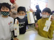 牛乳パックランタンの出来上がり