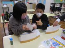 相談しながら遊んでいる