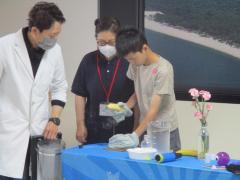 バナナを使って釘打ち