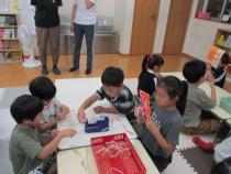 牛乳パックを切る