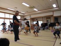 スコップ三味線の演奏体験