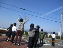 ブルーインパルスを見ている