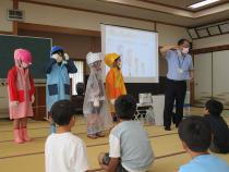 原子力防災の説明を受けている