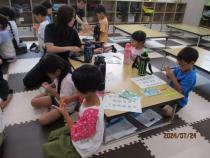 ストラップを作っています