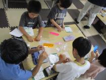 反射材の手裏剣を作っています