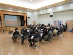 左後方からの説明会全景