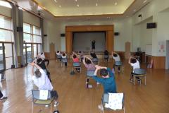 腕を上げる運動