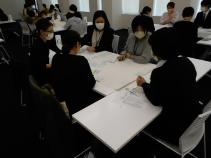 意見交換で話し合いをする様子