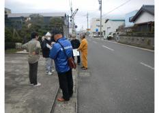 まち歩きの様子