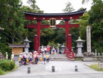 小中高生の校外学習のガイド活動の様子