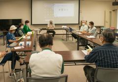 粟野公民館での月例会の様子