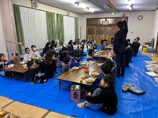 米澤市長が「青空」を訪問している様子