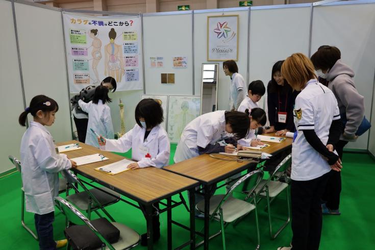 美容カイロプラクター体験の様子